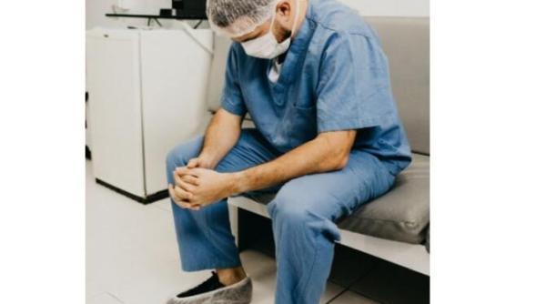 varsta pensionare medici sanitas anunt