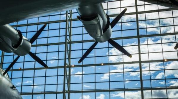 a aterizat primul avion cu cetateni afgani si spanioli in spania