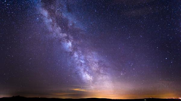a fost descoperita o ruptura ciudata de 3000 de ani lumina intr un brat al caii lactee