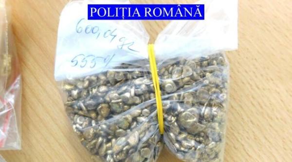 sase kilograme de aur  confiscate  evaziune fiscala la mai multe bijuterii din galati  mascatii au descins