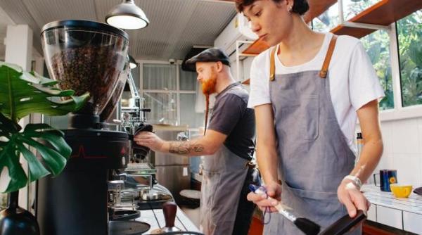 tinerii absolventi mai dornici sa munceasca