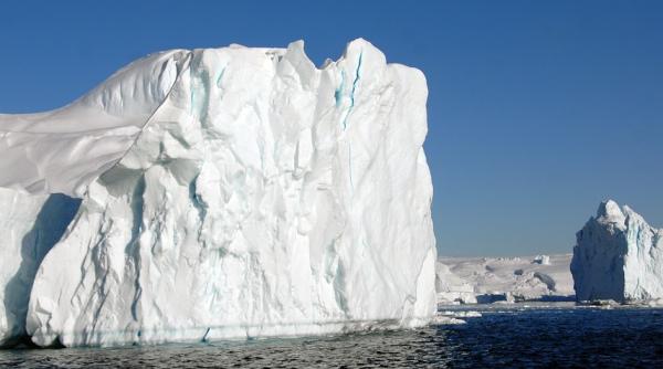 a plouat pentru prima oara la cea mai inalta statie meteo din groenlanda acest lucru este fara precedent