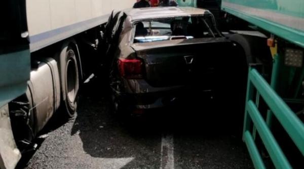 dacie prinsa intre doua tir uri in urma unui accident  o persoana ranita