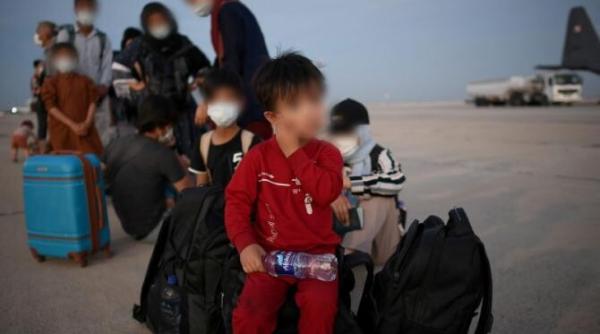 imaginea din kabul care a revoltat regatul publicata de un comandant britanic scandalos mii de oameni sunt lasati in urma