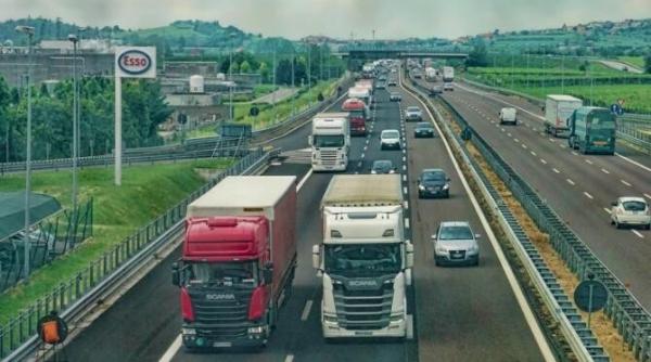 infotrafic  20 august  cisterna rasturnata pe a1  trafic restrictionat pe mai multe artere importante din romania