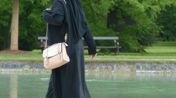 video o tanara a fost agresata sexual de peste 400 de barbati in pakistan imagini cu un puternic impact emotional