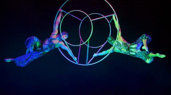 concert subcarpati si acrobatii cu roboti in piata mare din sibiu la fits 2021