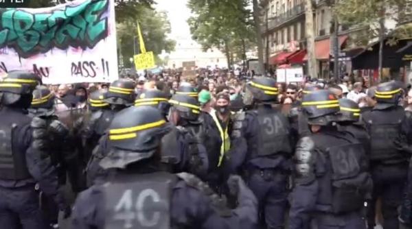 in franta continua protestele in strada impotriva restrictiilor covid 19