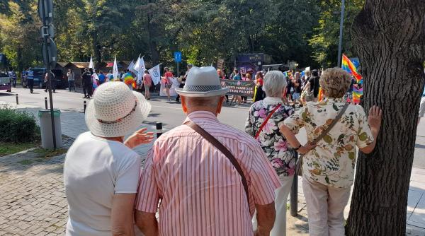 mitingul pentru normalitate vs pride cluj 2021 s au incins spiritele in clujul contrastelor galerie foto