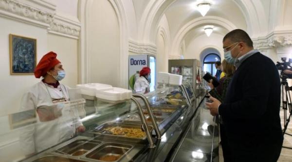 cat ii costa pe politicieni o masa in parlamentul romaniei