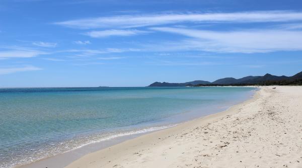 furtul de nisip de pe plaje infractiunea pe care sardinia nu o poate combate