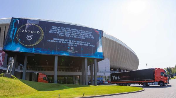 galerie foto peste 1600 de oameni din 10 tari lucreaza pentru productia untold au inceput lucrarile