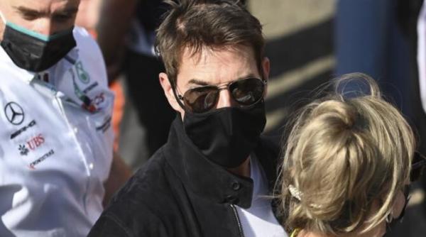 tom cruise a aterizat cu elicopterul in gradina unei familii din marea britanie