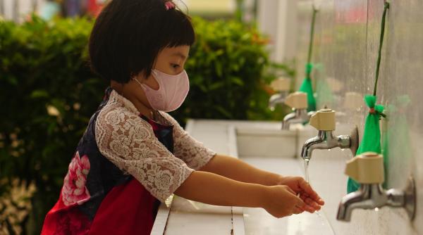 cimpeanu lamureste decizia privind mastile ce pot fi folosite in scoli