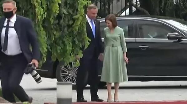 presedintele poloniei gafa la chisinau maia sandu l a atentionat video