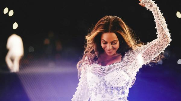 beyonce si a uimit fanii cum a pozat vedeta foto in articol