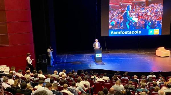 dan barna vrea sefia usr plus dar electoratul facebook il face praf politician de cauciuc nici nu o sa stiti unde e usa