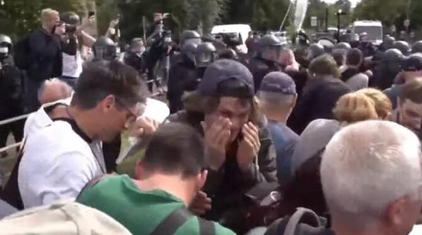 protest anti restrictii la berlin manifestantii s au ciocnit cu politia video