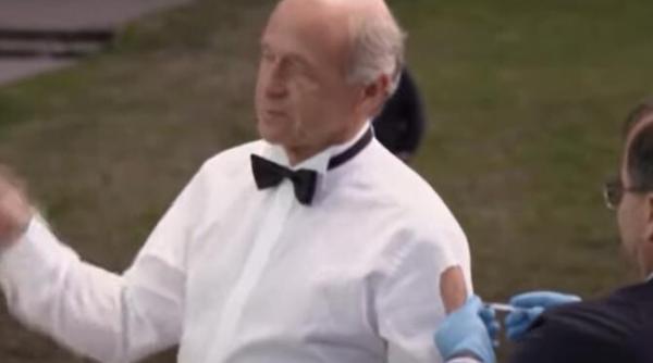 un dirijor s a vaccinat de coronavirus chiar in timp ce sustinea un concert video