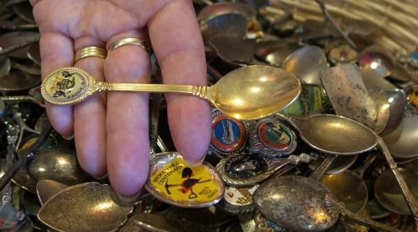 de ce in trecut cei care mancau cu linguri de aur ii invidiau pe cei care foloseau linguri din alumin