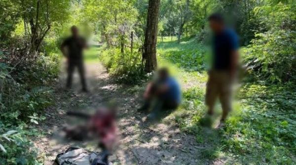 prinsi in flagrant cu ursul braconat dosar penal pentru trei barbati