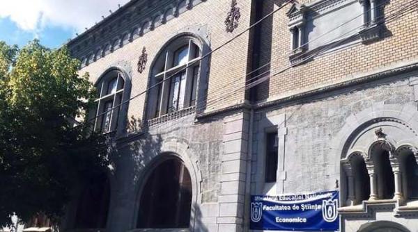 o capsula a timpului cu un document vechi de peste un secol gasita incastrata in peretele unei scoli din arad foto