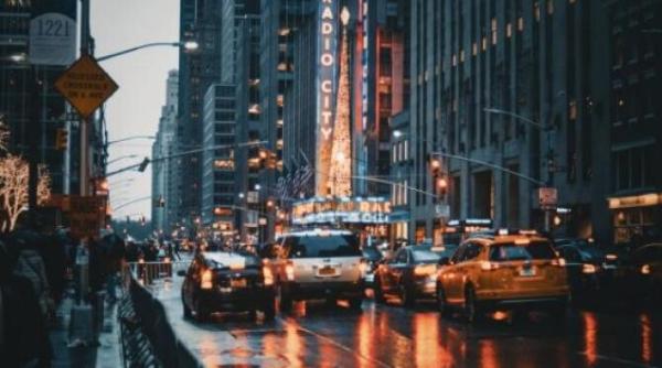 momentul in care apa inunda metroul din new york furtunile au ucis