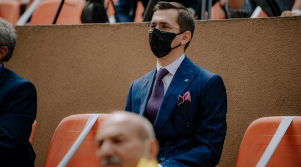 pnl si usr plus se ataca in comentarii pe facebook pavel popescu dupa amenintarile lui ciolos devii din ce in ce mai mic