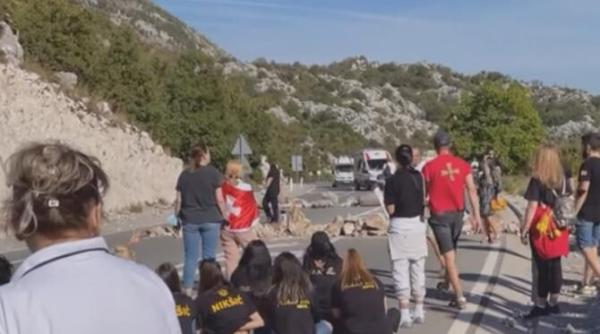 mii de protestatari au blocat drumul pentru a bloca intronizarea noului mitropolit al muntenegrului