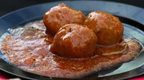 chiftele grecesti cu sos de rosii reteta fenomenala de duminica