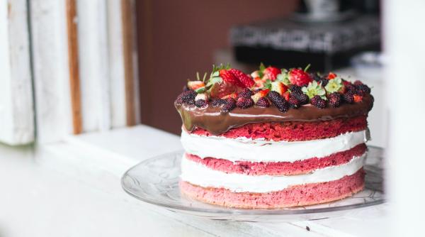 prajitura 6 linguri cel mai usor desert se tine in cuptor 25 minute se lasa sa se racesca si se da la frigider