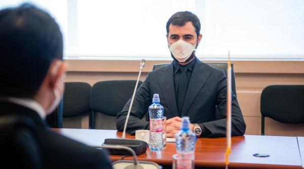 nasui  politicienii vor cresterea salariului minim brut pentru a ne lua mai multi bani din buzunar si a si creste propriile venituri