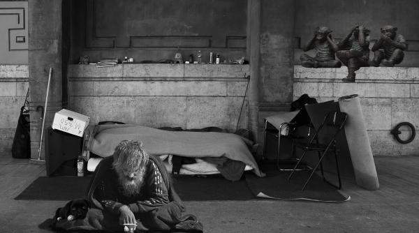 perchezitii in pitesti un barbat de 68 de ani a fost pus sa cerseasca in ultimii ani de un alt pensionar