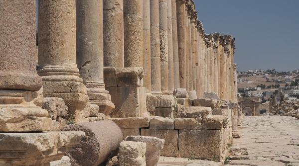 o statuie rara a imparatului roman hadrian descoperita de arheologi in turcia foto
