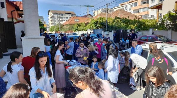 noul an scolar targ de prajituri la biserica pentru o cauza nobila galerie foto