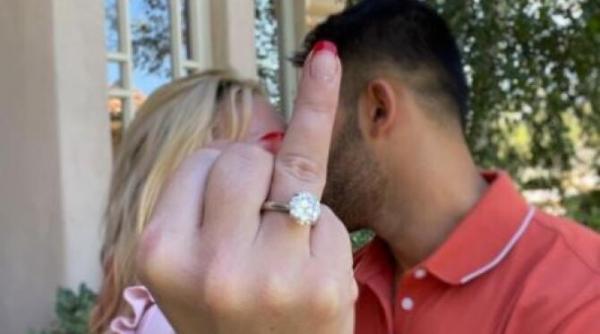 britney spears isi anunta logodna