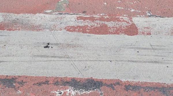 bucurestiul ca dupa bombardament pe aceasta trecere de pietoni din bucuresti s au dus azi la scoala copii parinti bunici foto