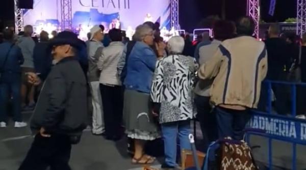video viral muzica populara l a facut pe un barbat in scaun cu rotile sa se ridice si sa danseze