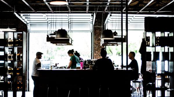 model pentru a salva afacerile din romania irlanda de nord acorda vouchere in valoare de 100 de lire tuturor cetatenilor