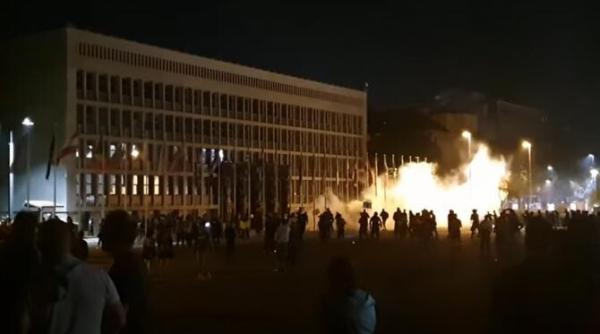 slovenia proteste violente impotriva restrictiilor politia a ripostat cu tunuri de apa si gaze lacrimogene video