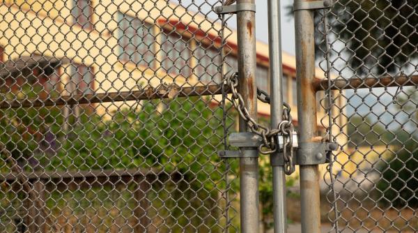 elev din targu jiu in coma dupa ce a incercat sa sara gardul liceului in care invata