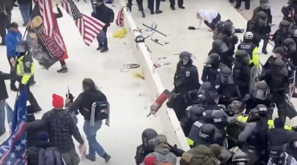 sua protest la capitoliu in semn de solidaritate cu inculpatii care au produs violentele din ianuarie