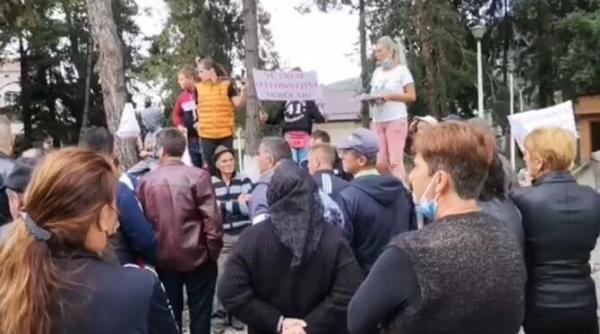 protest la rucar impotriva ursilor nu mai putem fiecare strada are ursul ei video