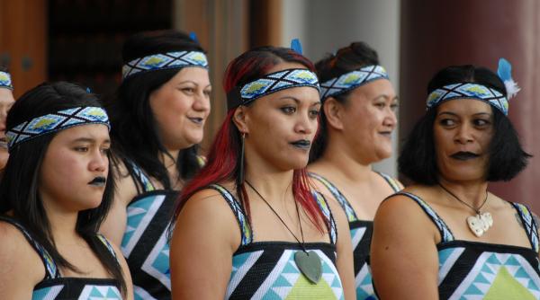 dezbatere nationala cu privire la schimbarea numelui noii zeelande premierul spune ca e o tranzitie binevenita