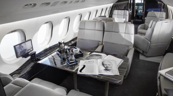 klaus iohannis a zburat in sua cu un avion privat de lux falcon8x foto