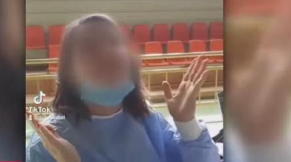 asistentii care s au distrat pe manele la un centru de vaccinare din botosani dati afara video uri virale pe tik tok
