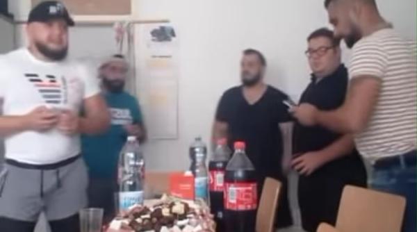 video petrecere cu manele si coniac intr o inchisoare din austria romanii au transmis totul live