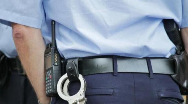 romanii intorsi din strainatate cu mita la granita politistii prinsi cand primeau bani ca sa i scape de carantina