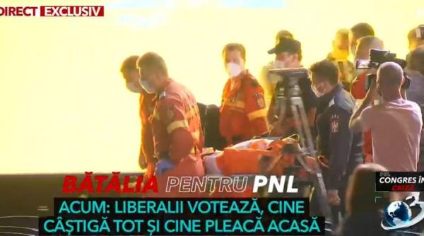 smurd intervine la congresul pnl o persoana a cazut sub scena si s a ranit grav rtv