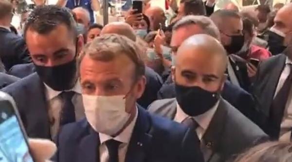 emmanuel macron atacat la lyon un ou a fost aruncat asupra sa video